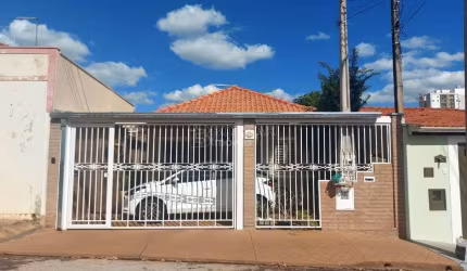 Casa para venda em Centro de 77.00m² com 3 Quartos, 1 Suite e 2 Garagens