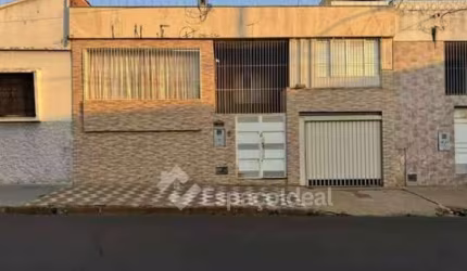 Casa para venda em Centro de 265.00m² com 7 Quartos, 1 Suite e 2 Garagens