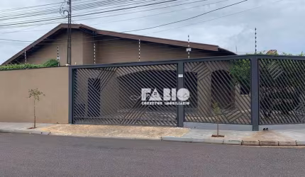 Casa para venda em Jardim Municipal de 250.00m² com 3 Quartos, 1 Suite e 3 Garagens