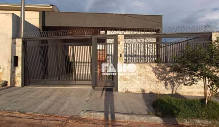 Casa para venda em Morada Real de 164.00m² com 3 Quartos, 1 Suite e 4 Garagens
