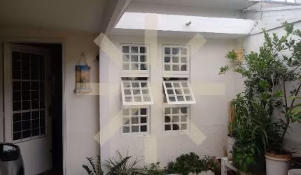 Casa para venda em Jardim Beatriz de 150.00m² com 3 Quartos, 1 Suite e 2 Garagens