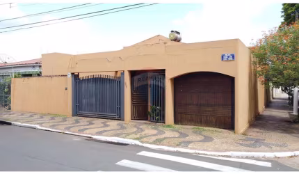Casa para venda em Centro de 355.50m² com 4 Quartos, 2 Suites e 1 Garagem