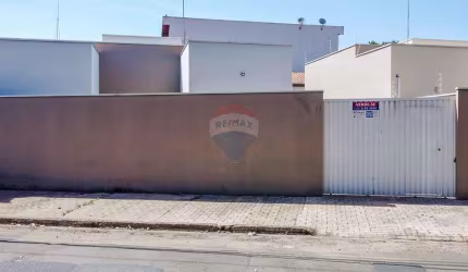 Casa para venda em Jardim Serelepe de 66.95m² com 2 Quartos, 1 Suite e 2 Garagens