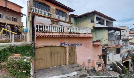 Casa para venda em Tanque de 285.00m² com 3 Quartos, 1 Suite e 2 Garagens