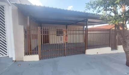 Casa para alugar em Núcleo Habitacional José Regino de 150.00m² com 3 Quartos, 1 Suite e 5 Garagens