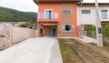 Casa para venda em Condomínio Samola de 125.00m² com 3 Quartos, 1 Suite e 3 Garagens
