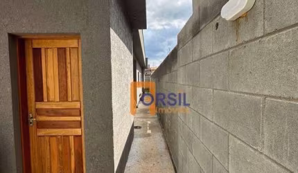 Casa para venda em Jardim Layr de 69.00m² com 3 Quartos, 1 Suite e 2 Garagens
