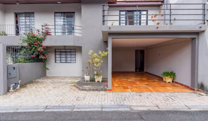 Sobrado para venda em Boqueirão de 90.00m² com 4 Quartos e 2 Garagens