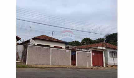 Casa para venda em Vila Rodini de 414.00m² com 6 Quartos e 2 Garagens