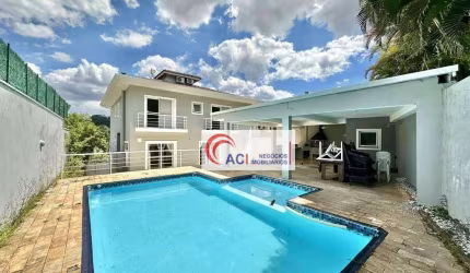 Casa de Condomínio para venda em Golf Village de 400.00m² com 4 Quartos, 2 Suites e 6 Garagens