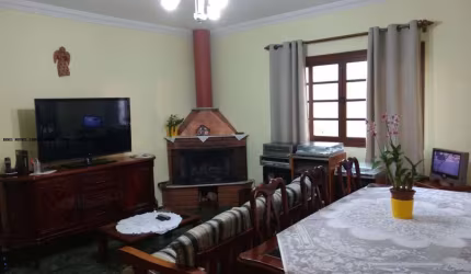 Sobrado para venda em Vila Nova Bonsucesso de 196.00m² com 4 Quartos, 1 Suite e 6 Garagens