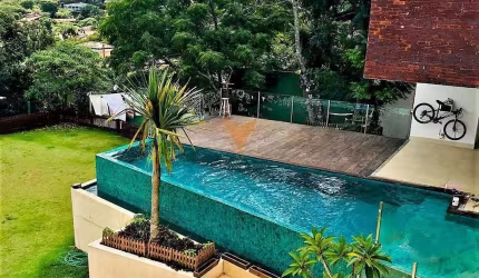 Casa para alugar em Nova Fazendinha de 550.00m² com 4 Quartos, 4 Suites e 6 Garagens