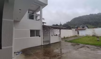 Casa para venda em Sertão Do Meio de 124.00m² com 3 Quartos, 1 Suite e 5 Garagens