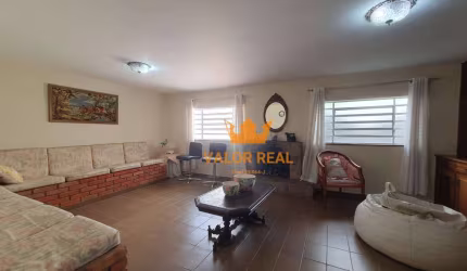 Casa para venda em Parque Do Colégio de 265.00m² com 4 Quartos e 5 Garagens