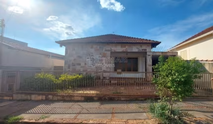 Casa para venda em Vila Xavier (vila Xavier) de 242.00m² com 3 Quartos, 1 Suite e 2 Garagens