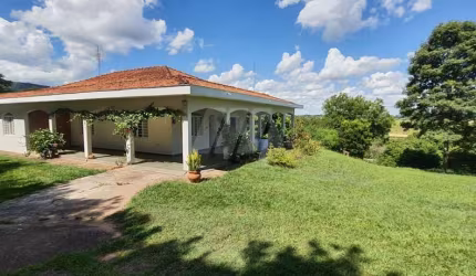 Chácara para venda em Jardim Serrano de 257.00m² com 3 Quartos, 1 Suite e 3 Garagens