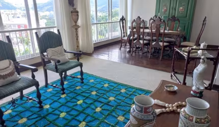 Casa para alugar em Jardim Botânico de 500.00m² com 4 Quartos, 1 Suite e 3 Garagens