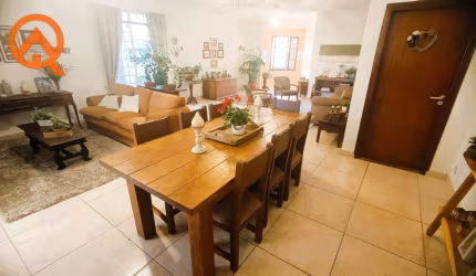 Casa para venda em Cidade Universitária de 210.50m² com 4 Quartos, 1 Suite e 5 Garagens