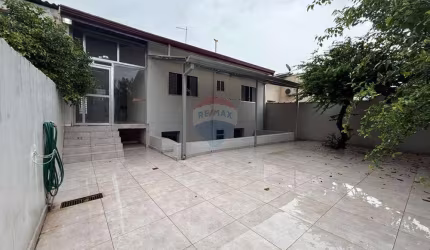 Casa para alugar em Loteamento Remanso Campineiro de 183.00m² com 3 Quartos, 1 Suite e 4 Garagens