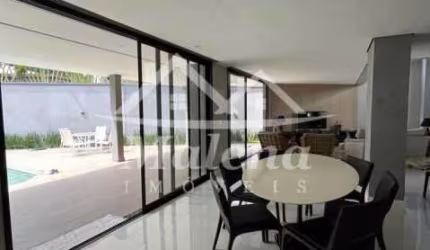 Casa de Condomínio para venda em Alphaville de 380.00m² com 3 Quartos, 3 Suites e 6 Garagens