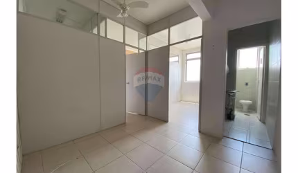Sala Comercial para venda em Centro de 36.30m² com 1 Quarto e 1 Suite