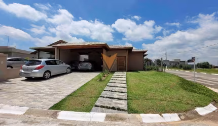 Casa para venda em Centro de 181.65m² com 3 Quartos, 1 Suite e 4 Garagens