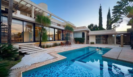 Casa para venda em Condominio Santa Monica Ii de 702.00m² com 4 Quartos, 2 Suites e 6 Garagens
