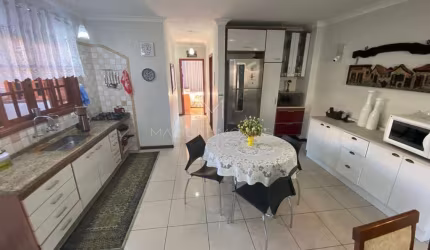 Casa para venda em Vila M Genoveva de 238.00m² com 3 Quartos, 1 Suite e 2 Garagens