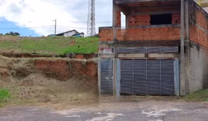 Casa para venda em Pinhalzinho de 215.00m² com 3 Quartos, 1 Suite e 2 Garagens