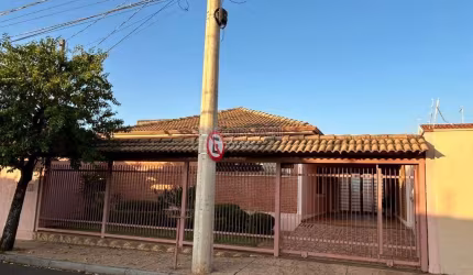 Casa para venda em Centro de 230.00m² com 3 Quartos e 1 Suite
