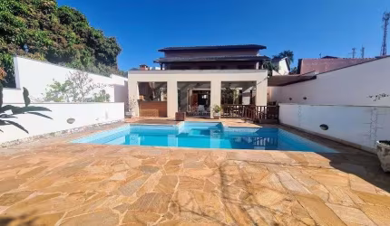 Casa para venda em Centro de 450.00m² com 3 Quartos, 1 Suite e 5 Garagens