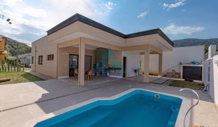 Casa para venda em Condominio Capitanias de 140.00m² com 3 Quartos, 1 Suite e 5 Garagens