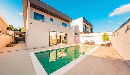 Casa de Condomínio para venda em Granja Viana de 327.00m² com 4 Quartos, 2 Suites e 6 Garagens