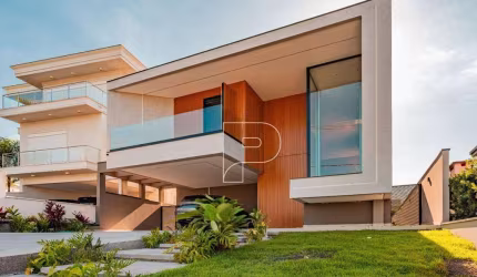 Casa de Condomínio para venda em Granja Viana de 535.00m² com 5 Quartos, 5 Suites e 6 Garagens
