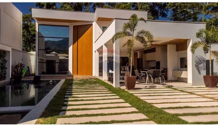 Casa de Condomínio para venda em Jacarepaguá de 600.00m² com 4 Quartos, 4 Suites e 4 Garagens