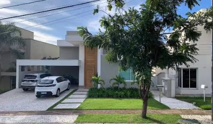 Casa de Condomínio para venda em Condominio Parque Das Quaresmeiras de 220.00m² com 3 Quartos, 3 Suites e 4 Garagens