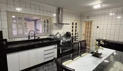 Casa para venda em Jardim Centenário de 153.00m² com 3 Quartos, 1 Suite e 3 Garagens