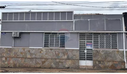 Casa para venda em Centro de 168.00m² com 2 Quartos e 2 Garagens