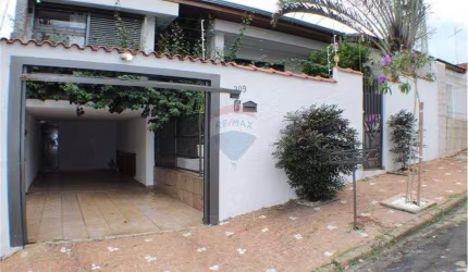 Casa para venda em Centro de 175.00m² com 4 Quartos e 2 Garagens