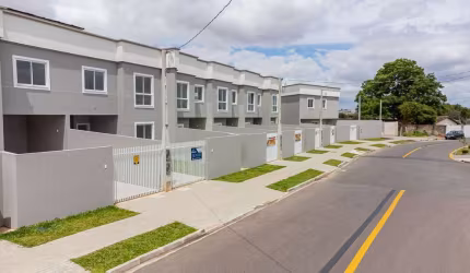 Sobrado para venda em Uberaba de 102.00m² com 3 Quartos, 1 Suite e 3 Garagens