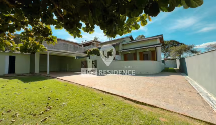 Casa para venda em Jardim Leonor de 265.00m² com 3 Quartos, 1 Suite e 8 Garagens