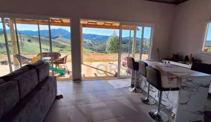 Fazenda / Sítio para venda em Zona Rural de 110.00m² com 3 Quartos, 1 Suite e 2 Garagens