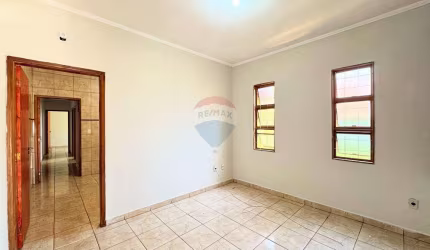 Casa para venda em Jardinópolis de 100.00m² com 2 Quartos e 2 Garagens