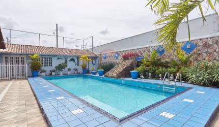 Casa para venda em Cajuru de 344.00m² com 3 Quartos, 1 Suite e 5 Garagens