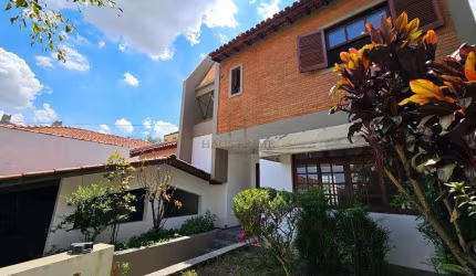 Casa para venda em Vila Universitária de 260.00m² com 3 Quartos, 1 Suite e 3 Garagens