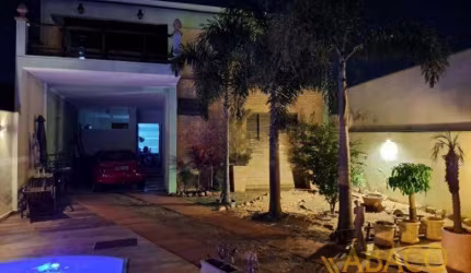 Sobrado para venda em Jardim Das Torres de 181.80m² com 3 Quartos, 1 Suite e 3 Garagens