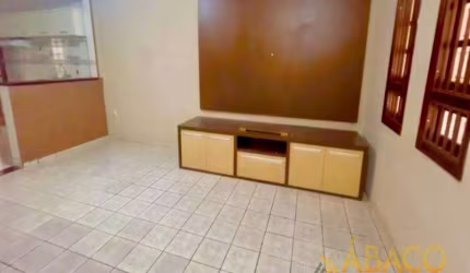 Casa para venda em Jardim Hikari de 235.00m² com 3 Quartos, 1 Suite e 6 Garagens