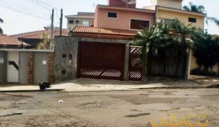 Sobrado para venda em Jardim Centenário de 229.74m² com 4 Quartos, 1 Suite e 4 Garagens