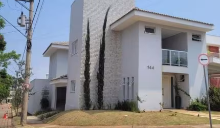 Sobrado para venda em Parque Sisi de 250.00m² com 3 Quartos e 3 Suites