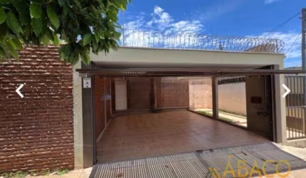 Casa para alugar em Centro de 267.00m² com 4 Quartos, 1 Suite e 5 Garagens